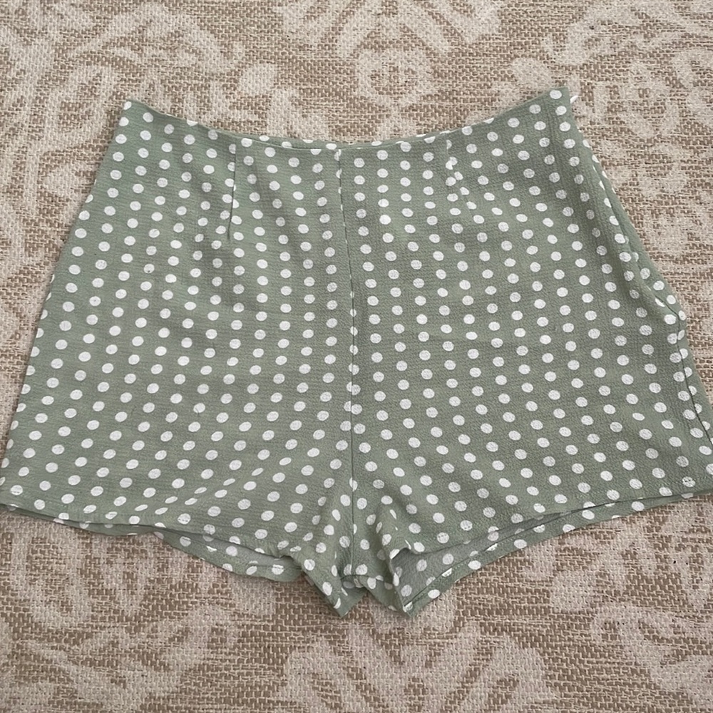 ELLEJAY checked shorts size small.